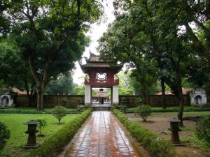 Vietnam eSIM vs Physical SIM: The 2025 Comparison for Smart Travelers