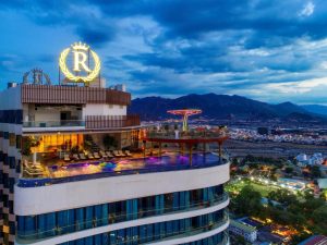 eSIM for Group Travelers in Vietnam: Seamless Group Connectivity in 2025