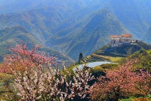 Sapa eSIM 2025 — Best Data Plans & Trekking Connectivity Guide